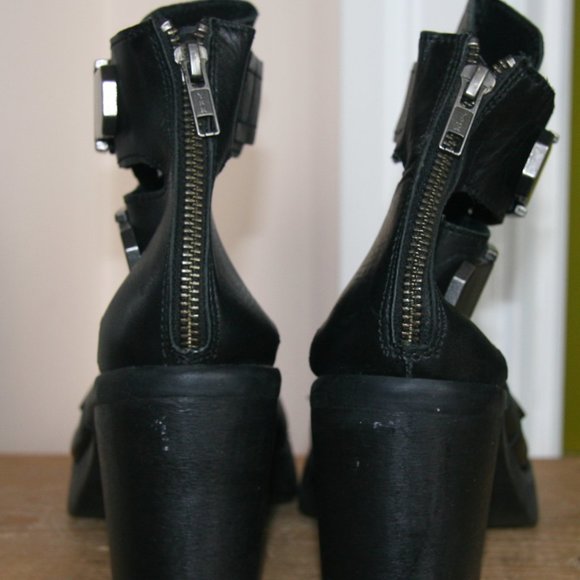 Topshop Aubrey 3 Cut-Out Boots - Picture 3 of 6